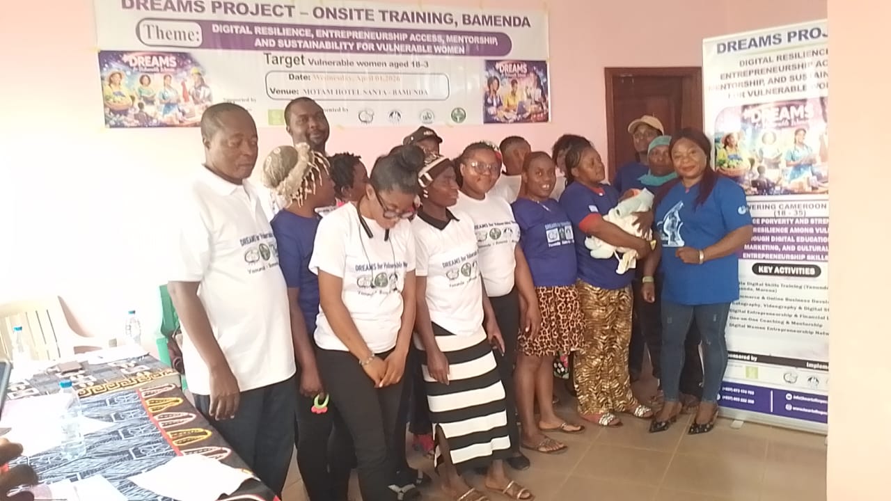 Family Photo of Participants and Facilitators